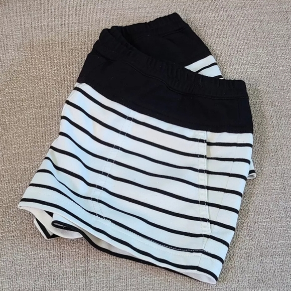 BCBGMAXAZRIA Teagan Stripe Pull -On Shorts Size XS Off White/Black - Picture 9 of 9